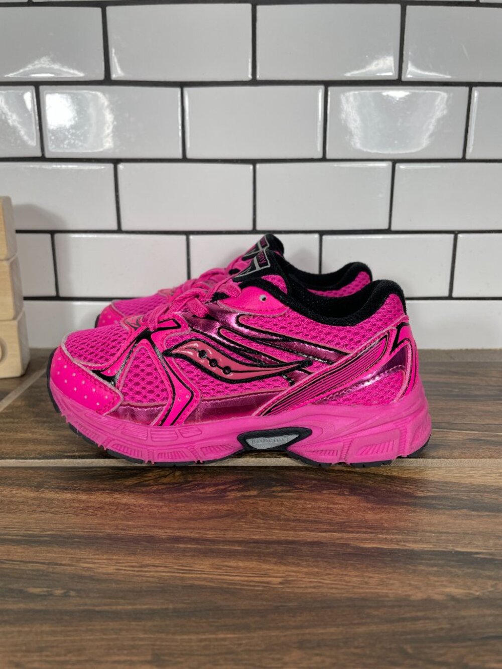 Saucony Ride Millennium KDZ Shoes Little Girls Size 10 Pink Slip On Sneakers